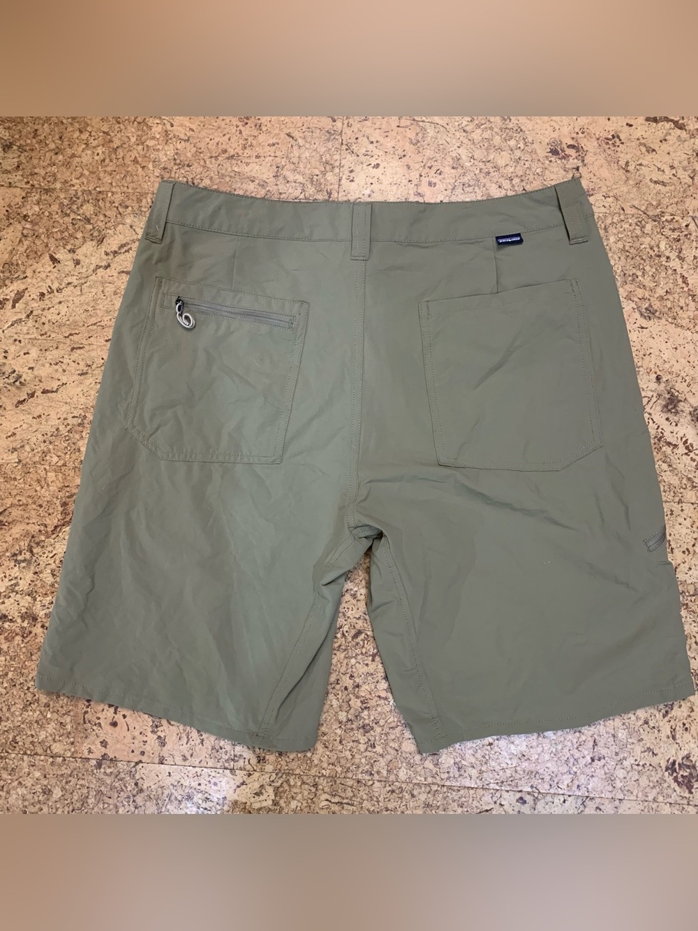 Patagonia Men's tan nylon outdoor hiking lightweight zip pocket shorts - Picture 2 of 6